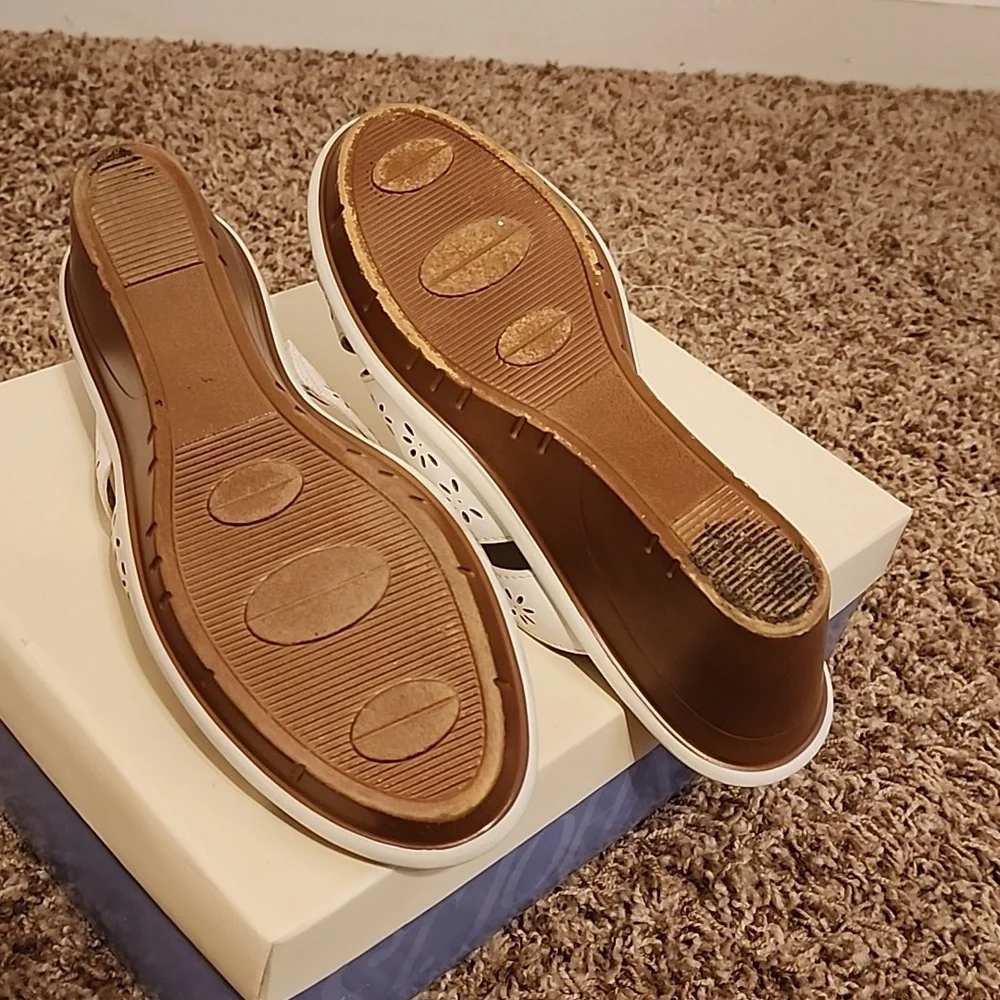 Shoes - Picture 3 of 4